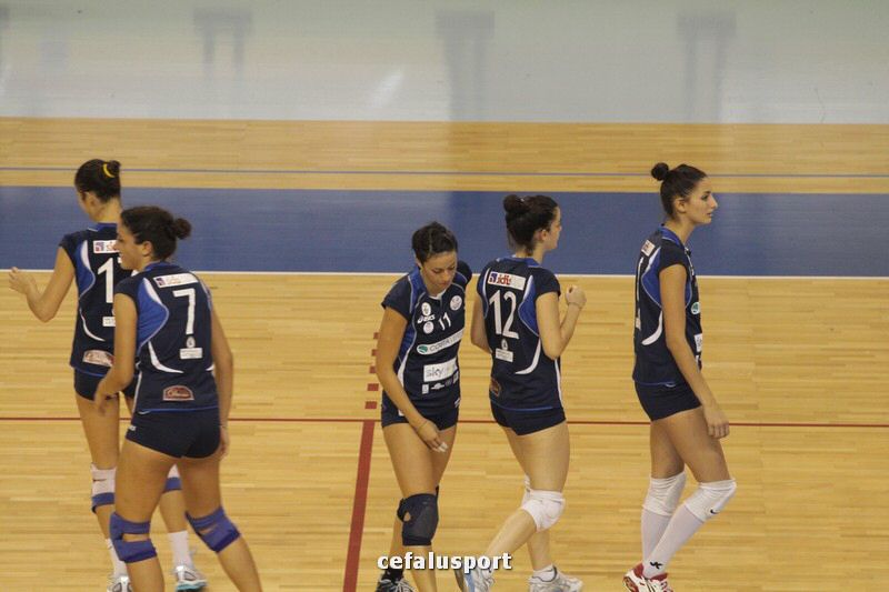 111030 volley 231_tn.jpg